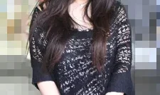 一个天然巨乳的入店行窃素人女孩全裸接受审讯！及川春菜