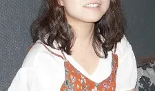 一个经常射精的整洁女孩有一个毛茸茸的阴户。齐藤富美