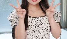 一名变态巨乳妹听说可以和大鸡巴做爱后出现在AV中。细川洋子