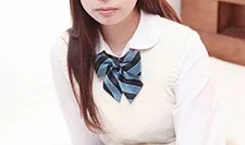 一名身着制服的女孩成为目标 卡诺埃里卡