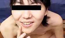 业余女孩收集射在脸上的精液而不进行口交并品尝每一滴 水无月的眼泪