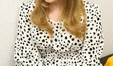 业余女孩沉迷于与叔叔的变态性行为 冈田和美