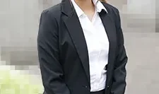 严肃整洁的求职生不轻易出风头的中出面试 山田萌