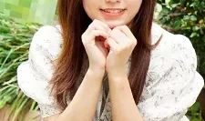 为不满的男友秘密拍摄AV！一个可爱的小女孩，有着剃光的阴部和蜜桃屁股！平子真由美