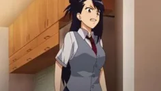 他的身体肌肉发达这是里月喜欢的莉月发现恭也盯着自己看想要赶紧离开却撞到了恭也扭伤了腿