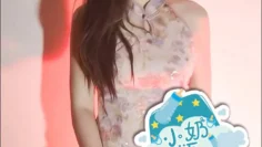 内射JK嫩萝莉 抓着刷马尾后入猛操 不要这么使劲抓疼人家头发了 百变萝莉