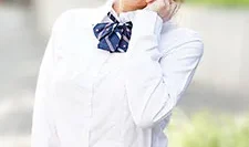 制服时代～一边看镜头一边被挑逗被射精～上原里美