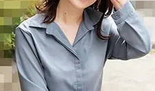 在午休时间搭上一位舒缓的苗条办公室女士并立即与她发生性关系！山内弥生