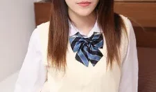 在火车上恶作剧穿制服的女孩 长濑由香