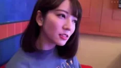 在變態男友的期待下對陌生人以小穴當作禮物1