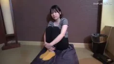 处女节开始一个完整的阴道射精镜头完全穿透处女膜到一个年长的巨大鸡巴