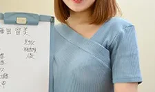 女人是如何工作的-微笑和美丽的巨乳素人女孩的女性身体测量-藤田留美