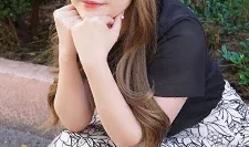 巨乳小恶魔忍住高潮打电话给男友。川奈山茶花