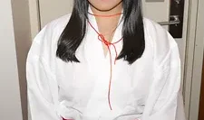 当我打电话给送货健康服务时，她打扮得像巫女。阿部佳奈