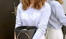 当我打电话给送货健康服务时，结果发现她是一个熟人，所以我什至给她做了体内射精。山上优香