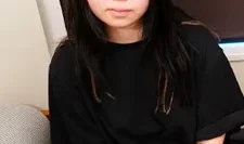 我以为她是个初学者女孩，但我最终穿着她的红色内衣和剃光的阴部中出她！田所未来