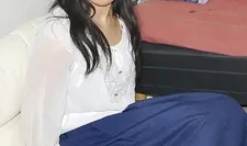 我会让你留下来过夜，这样你就可以继续我的爱好。大西惠