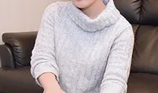 我张开我的阴部，为我的胡闹表示歉意。新井尤里