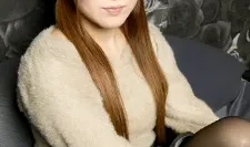 我很紧张，因为这是我第一次拍摄 AV，但当我插入振动器时，我打开了色情开关。水谷文世