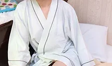 我把手放在了我的下属女孩身上。宫前琴音