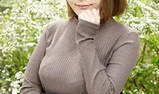 我有一个业余女孩，她的H罩杯乳房仍在快速增长。 丸山舞