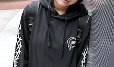 我有一个业余的短发女孩，她喜欢性。樱野响