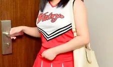 我有一个送货健康女孩，她有动漫声音角色扮演作为啦啦队长。沟口葵