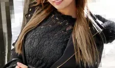 我被介绍给一个有着可爱脸蛋和G罩杯巨乳的女孩。早濑未来