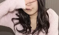 我认识了一位沮丧的 G 罩杯巨乳女孩，她最近与男友分手，正在购买性玩具。水泽紫罗兰