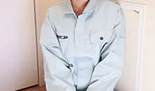 我让一位好色的女清洁工清洗了我的阴茎。坂田桃桃