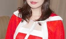 拥有 F 罩杯乳房的圣诞老人将为你的鸡巴服务。川田亚希