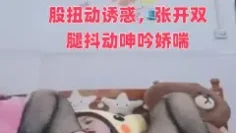 极品冷艳开档黑丝揉穴自慰，抬起修长美腿掰穴揉搓，翘起屁股扭动诱惑，张开双腿抖动呻吟娇喘