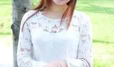 爸爸活跃 G 杯丰满女孩想要一个性朋友 卡米娜·卡霍