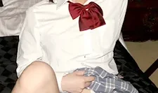 穿校服的时候～阴蒂超级敏感，裤子很快就沾满了污渍～宫原惠子