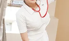 穿着护士服装的送货健康女孩甚至提供清洁口交 河合春菜