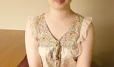 素人AV采访～平时担任营业员的白皙丰臀正妹～市井绫香