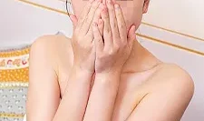 素人素颜～小胸苗条妹子和可爱的阿合高脸～都筑美沙