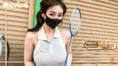 羽毛球女神打完羽毛球后继续性爱运动 不见星空