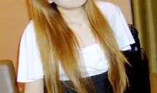 闷闷不乐、调皮的新托儿所工作人员 藤井美佐