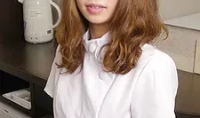 顽皮的护士测量阴道内阴茎的温度。 山上优香