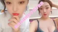 高颜值巨乳短发妹子诱惑秀 脱光光揉搓奶子摆弄姿势 掰开逼逼非常粉嫩诱人
