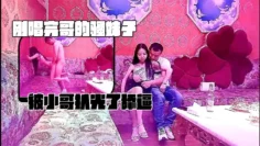 KTV探花刚唱完哥的骚妹子就被小哥扒光了舔逼颜值不错真刺激口交大鸡巴直接在沙发上干了各种蹂躏抽插