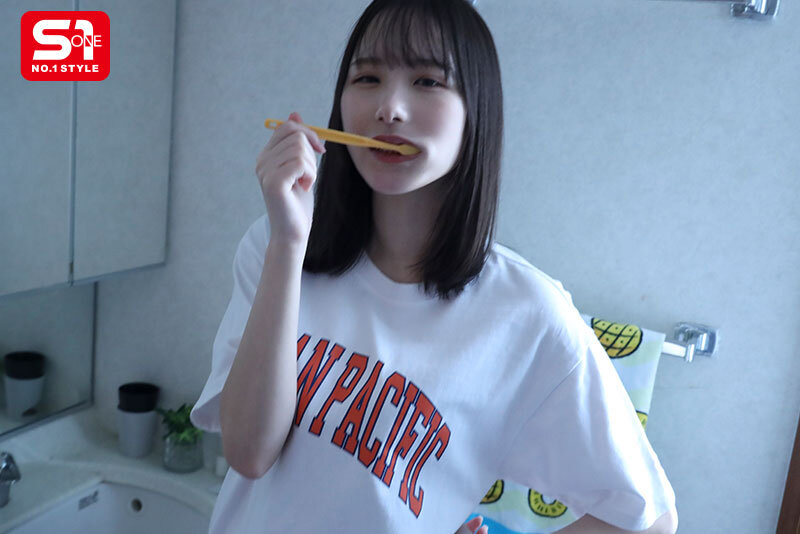 ヤリサーの男達に雑に寝取られといてピースなんかすんなよ… 僕の大切な年下彼女が大学のチャラ男たちとノリノリSEXを楽しんでいた…。 村上悠華